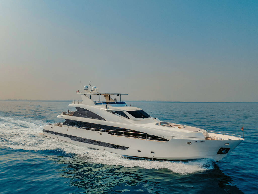 Luxury Motor Yacht S, Stardom