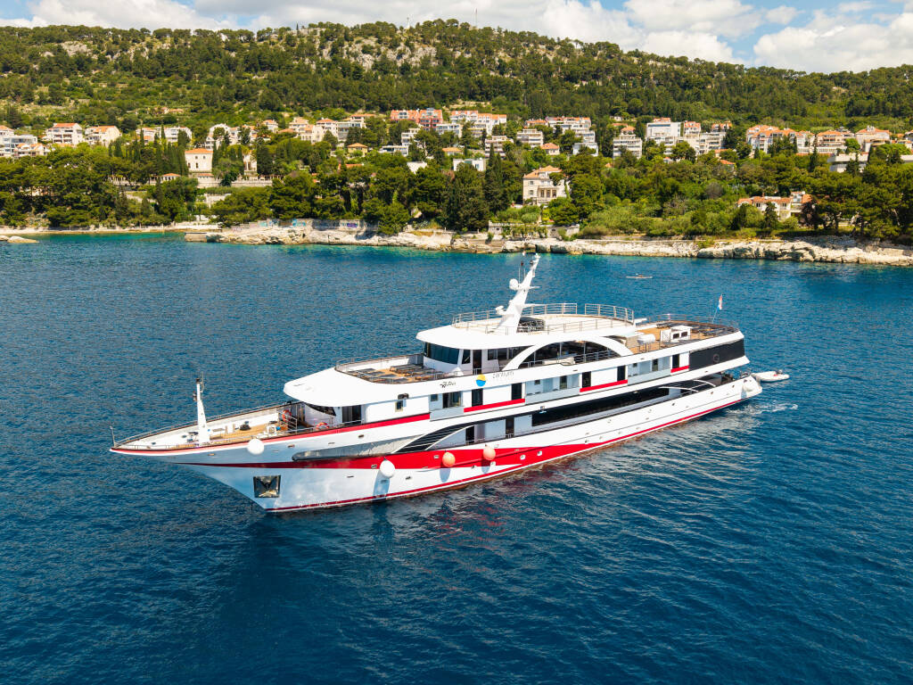 Luxury Motor Yacht, Antaris