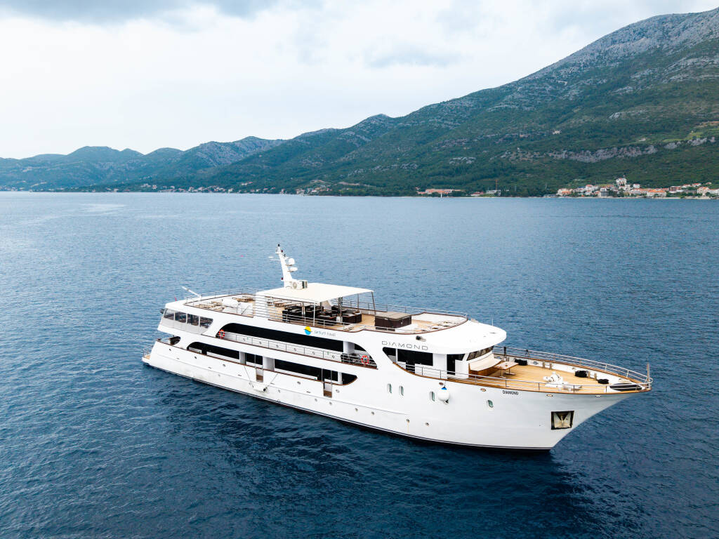 Luxury Motor Yacht, Diamond