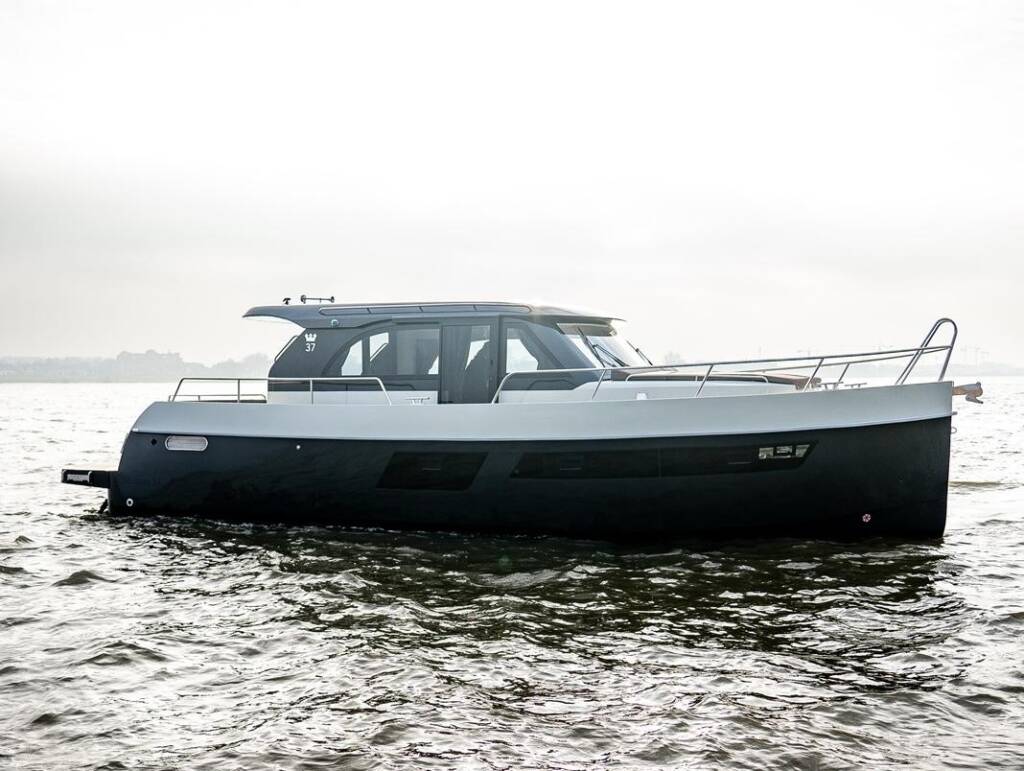 Maxima 37, Hvar