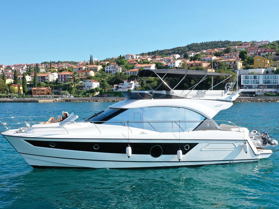 Monte Carlo 52, Nora