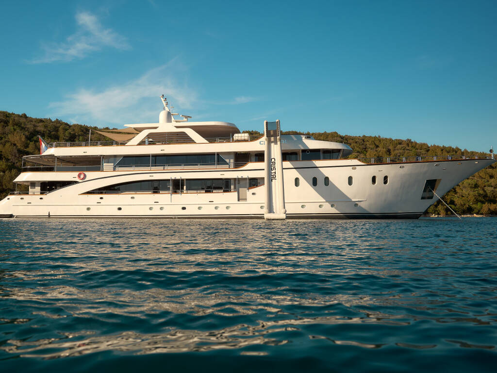Motoryacht Cristal, Cristal