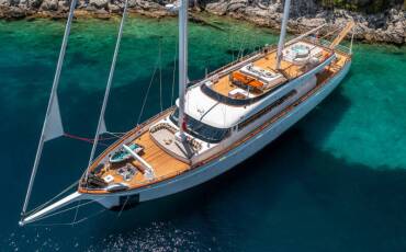 Motoryacht Love Story, Love Story