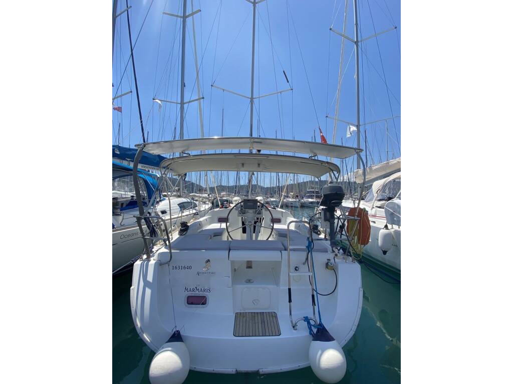 Oceanis 34, Aquamarine