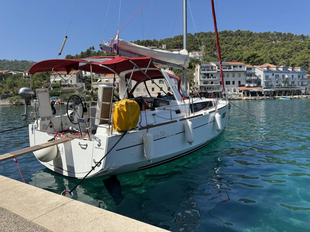 Oceanis 35, Gala