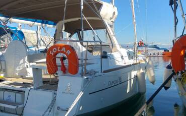 Oceanis 38, Solar