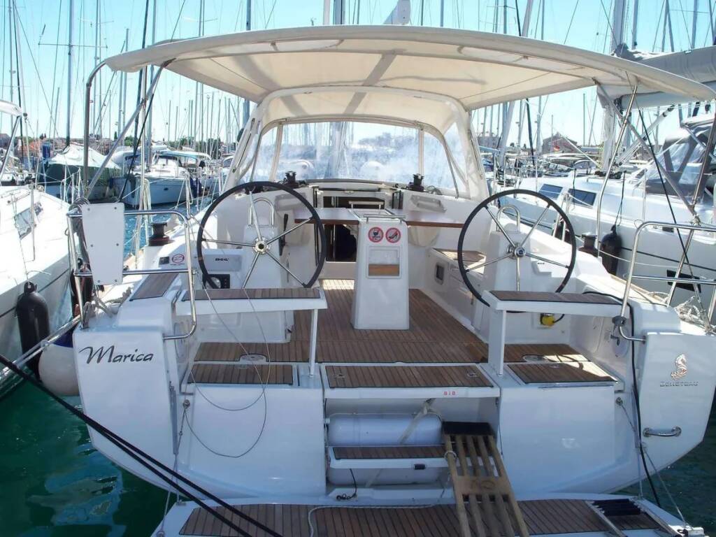Oceanis 38, Marica