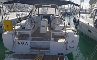 Oceanis 38.1, Aga