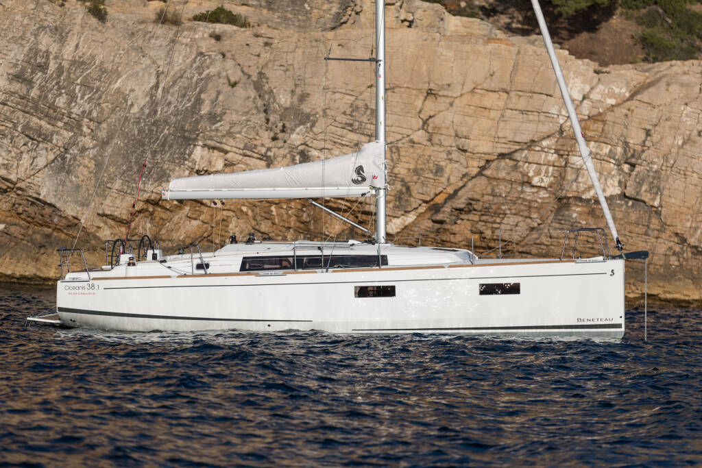 Oceanis 38.1, Sail Pride