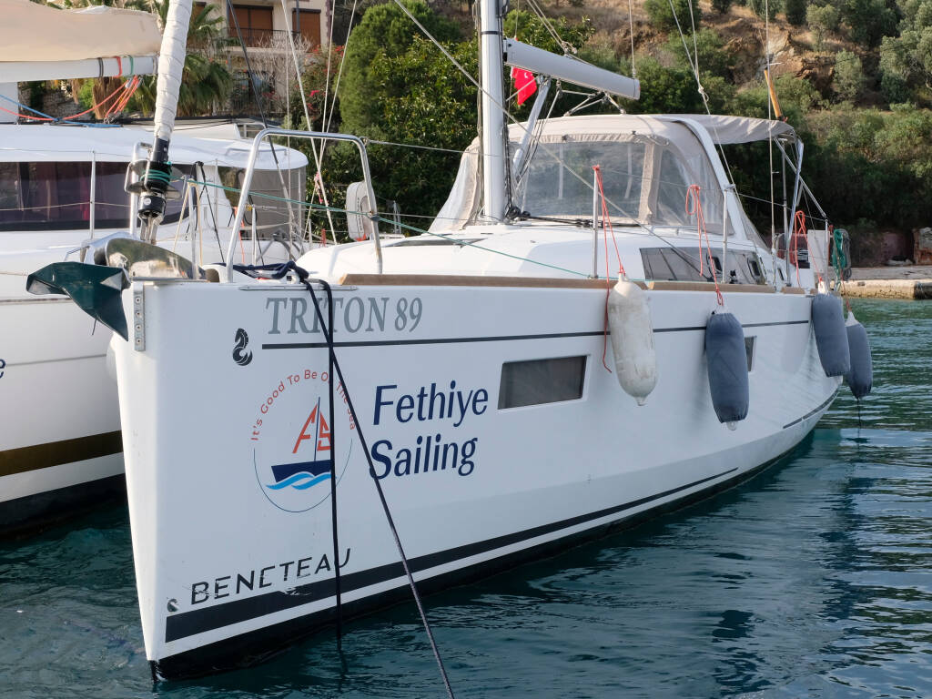 Oceanis 38.1, TRITON 89