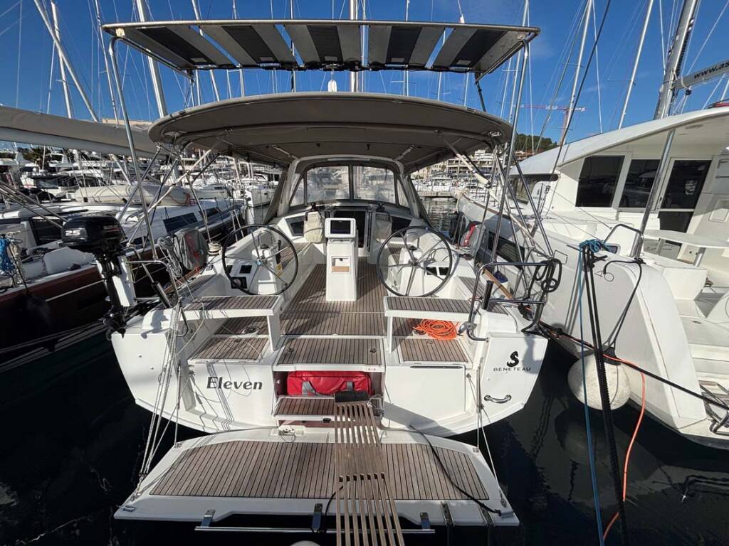 Oceanis 38.1, Eleven