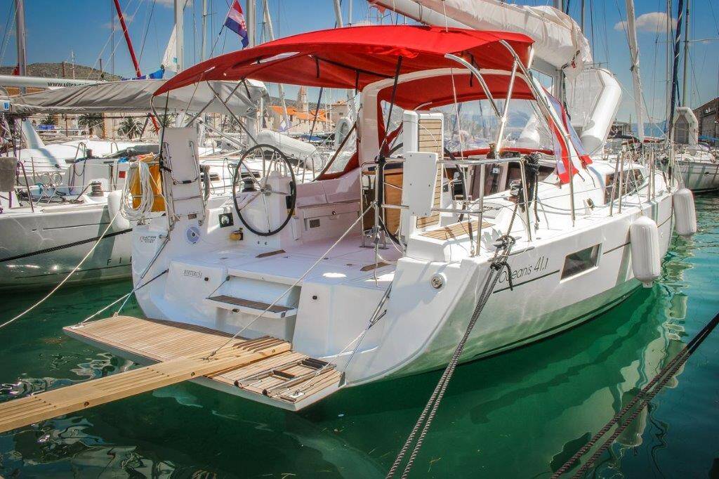 Oceanis 41.1, Porterusa