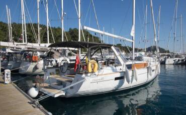 Oceanis 45, Dianora