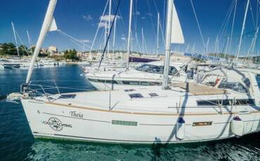 Oceanis 45, THEIA