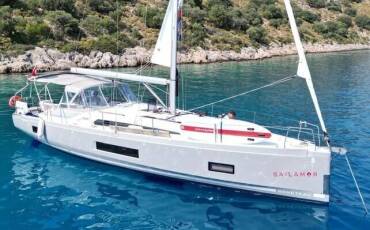 Oceanis 46.1, Athena 4