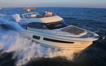 Prestige 450 Fly, Beni