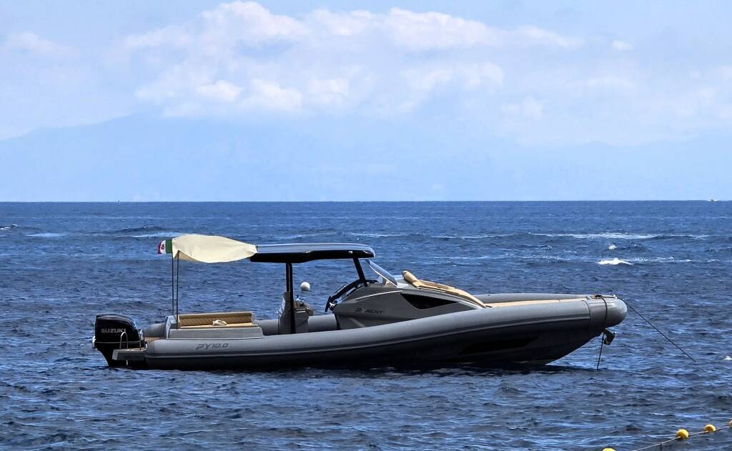 PY10.0 Cabin, Black Shark
