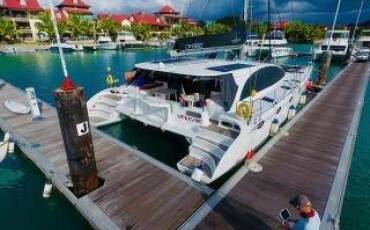 Sea-Tribe DH550, Valerie