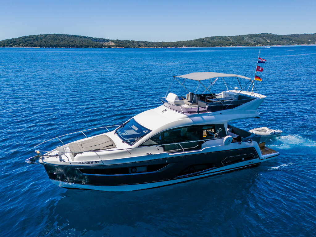 Sealine F430, 
