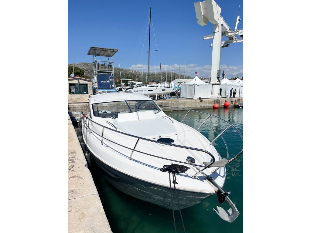 Sessa C38, Brač