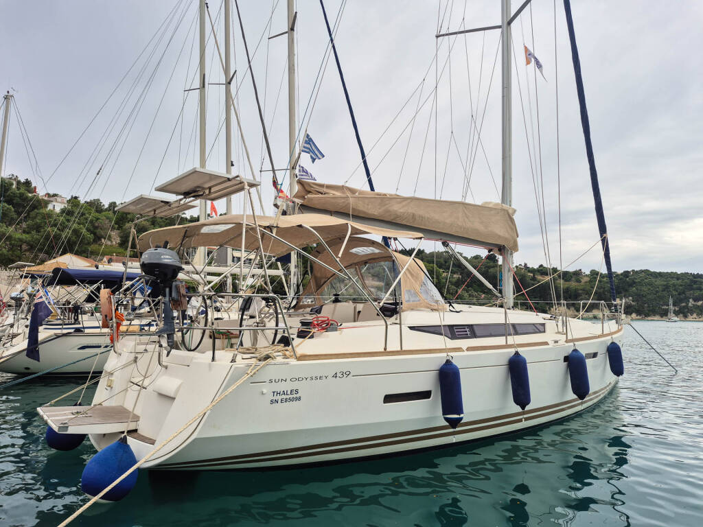 Sun Odyssey 439, Thales