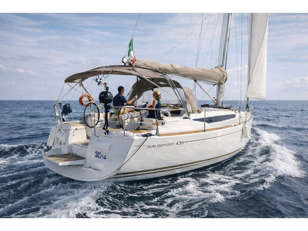 Sun Odyssey 439, Mira