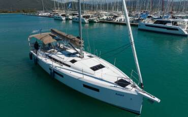 Sun Odyssey 440, Asteri