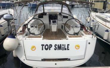 Sun Odyssey 449, Top Smile