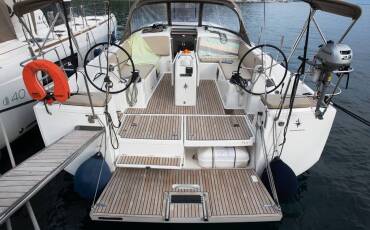 Sun Odyssey 490, Lara