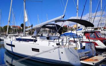 Sun Odyssey 490, Persik